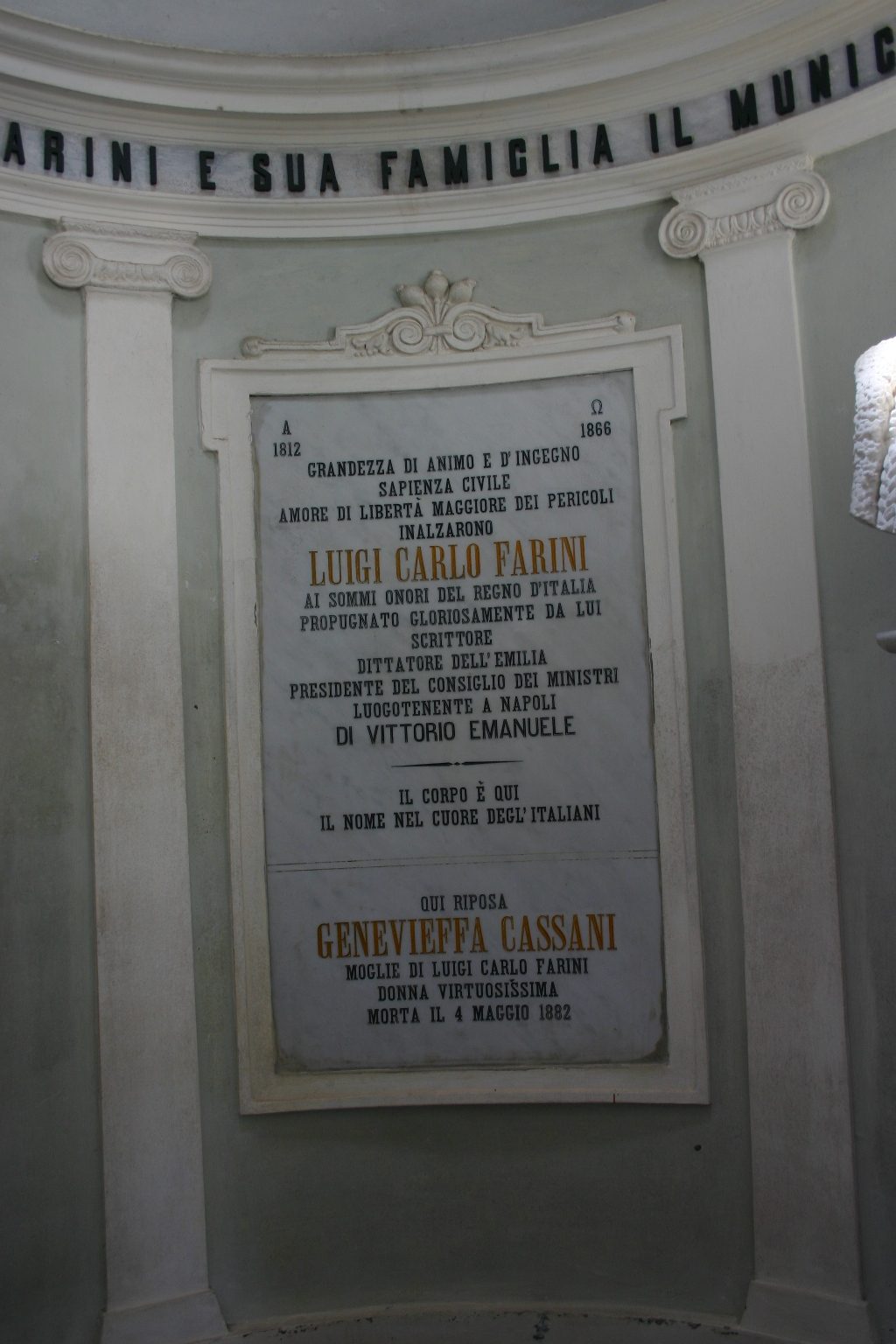 Luigi%20Carlo%20Farini%27s%20tomb%2C%20Cemetery%27s%20famedio%2C%20Russi%2C%20Italy%20-%2004.JPG